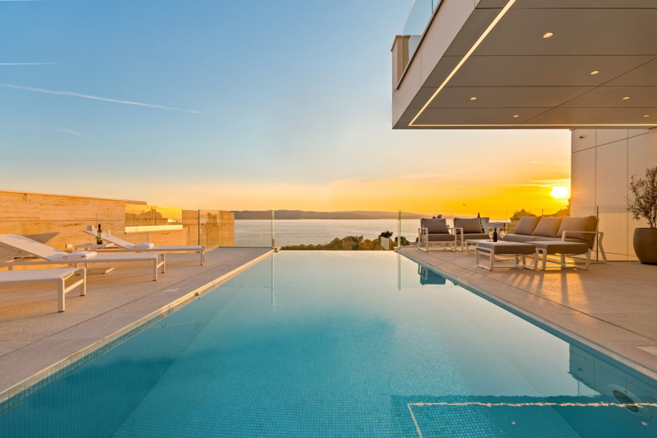 Villa is it is located just a step from the most beautiful beaches on the Makarska Riviera