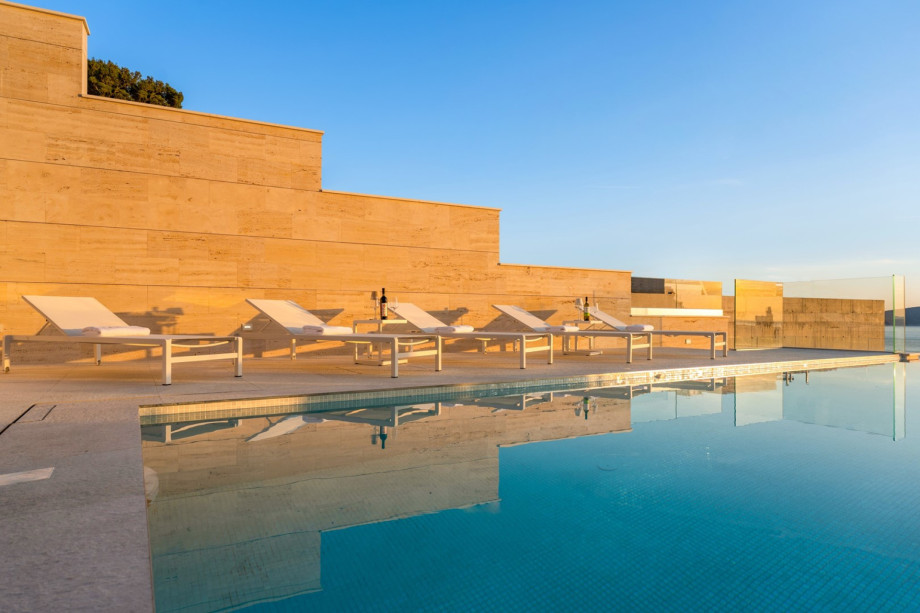 Spoil yourself during a well-deserved vacation at this amazing location