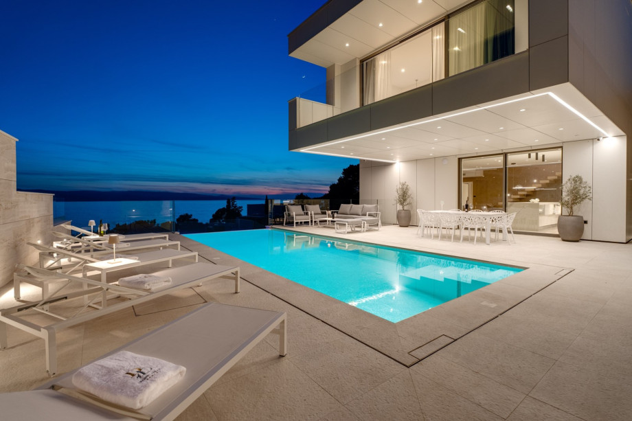 There is a parking lot secured for 2 cars, and there is a video surveillance at the entrance.