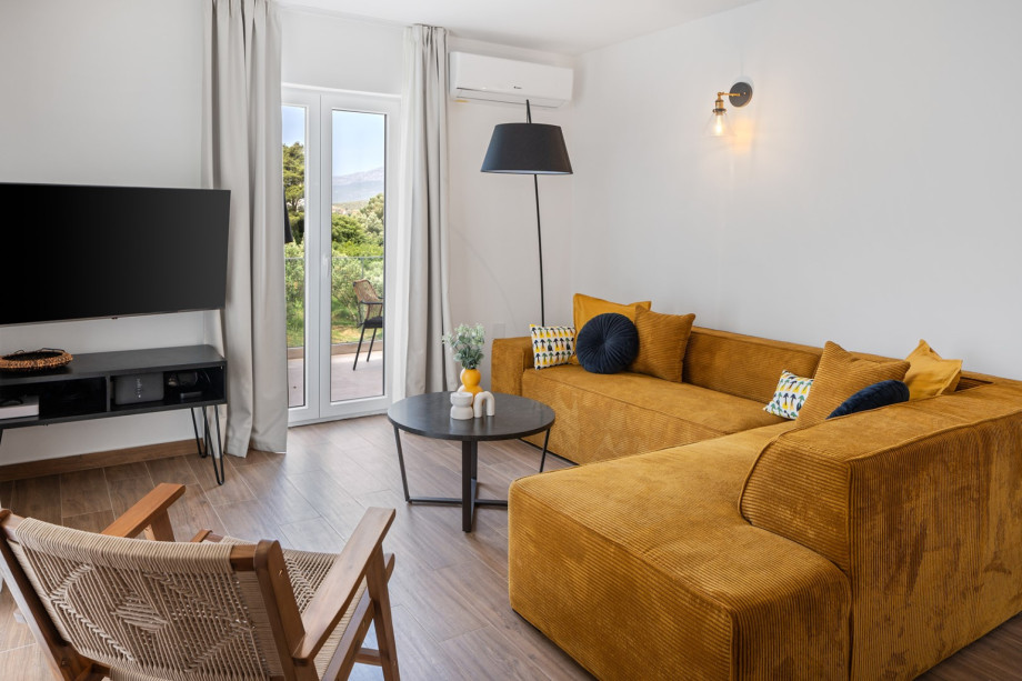 The first floor features a living area with air conditioning, and a TV