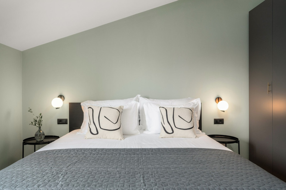 Second bedroom with a 180 by 200-cm king-size bed