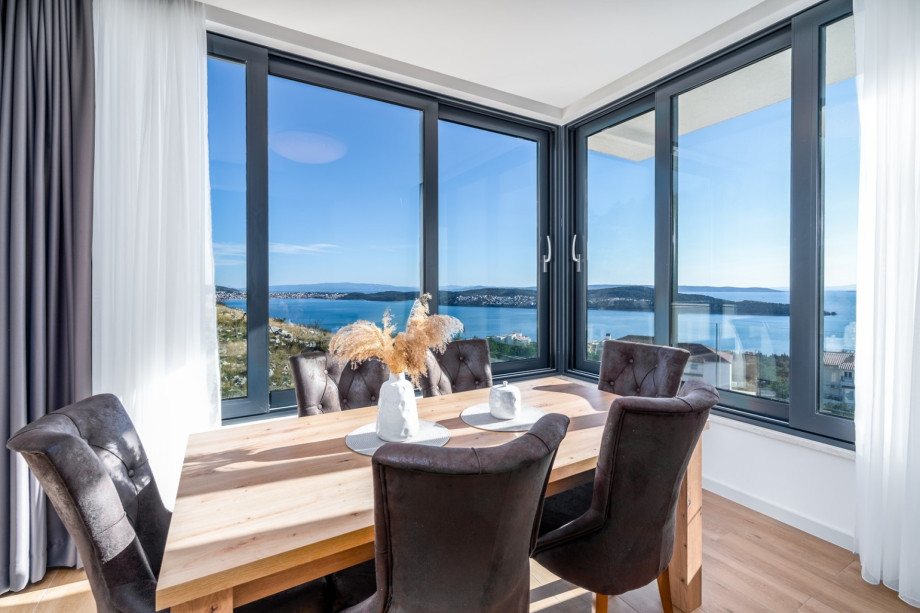 Das Interieur ist mit sorgfältig ausgewählten Details ausgestattet, um Ihren Aufenthalt zu entspannen.