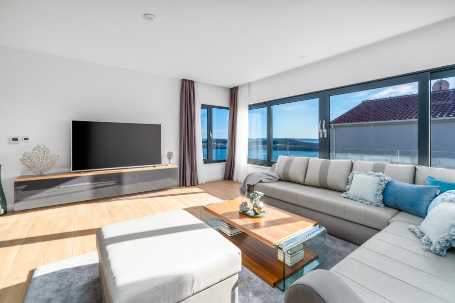 Living area and kitchen are very bright and very pleasant