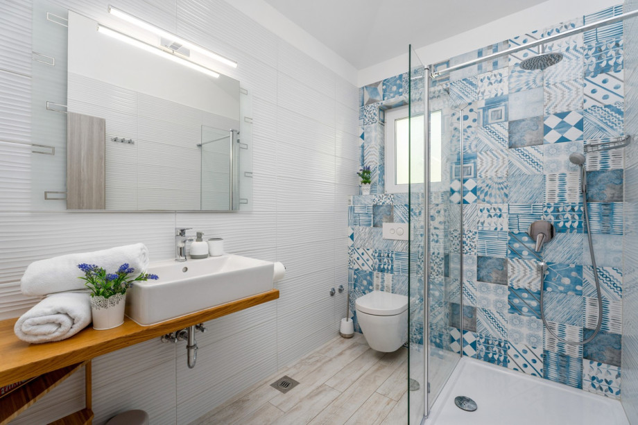 En-suite bathroom with a shower.