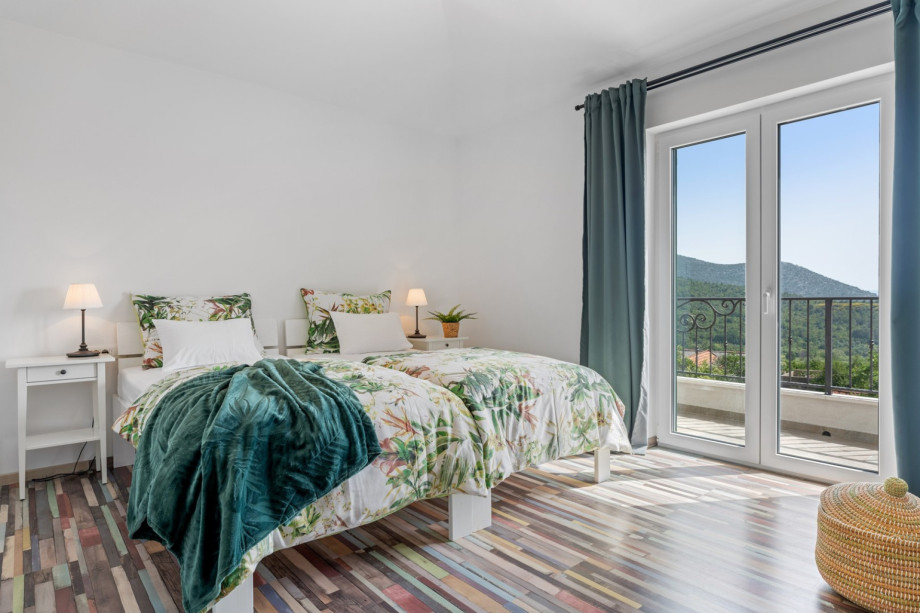 Bedroom No3 with two single beds