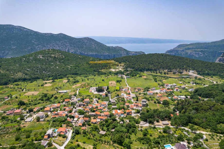 Marked position of the Villa Belina in small place Gata