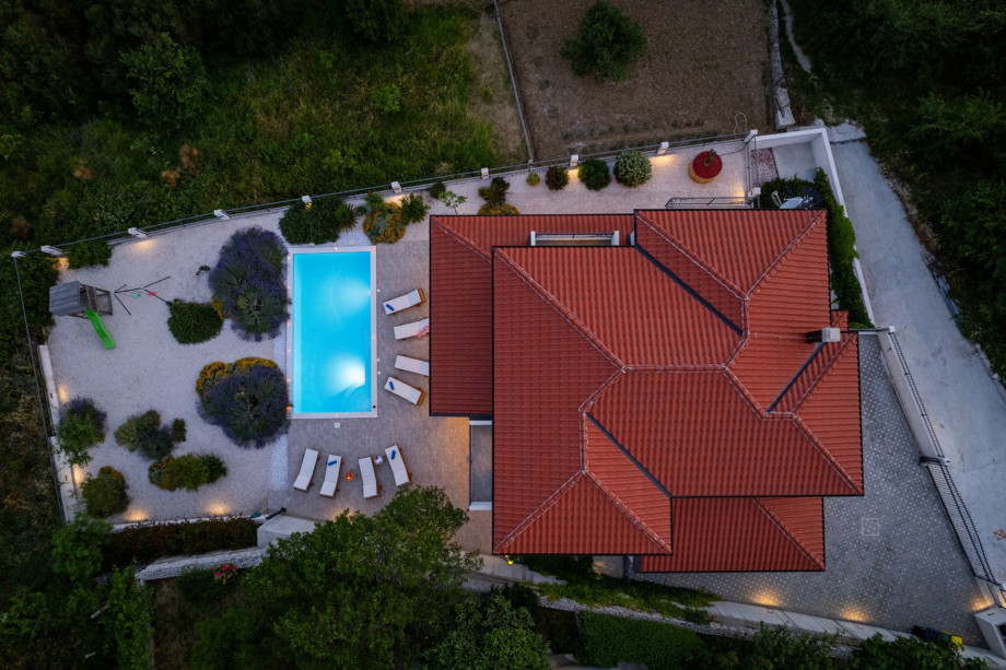 Quiet environment, only 10 min drive from the beach