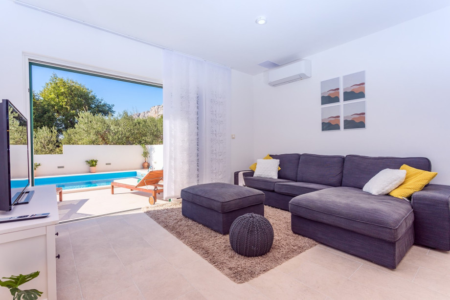 Living area with sofa, smart TV, PS4 for your youngest, free WiFi, fully airconditioned