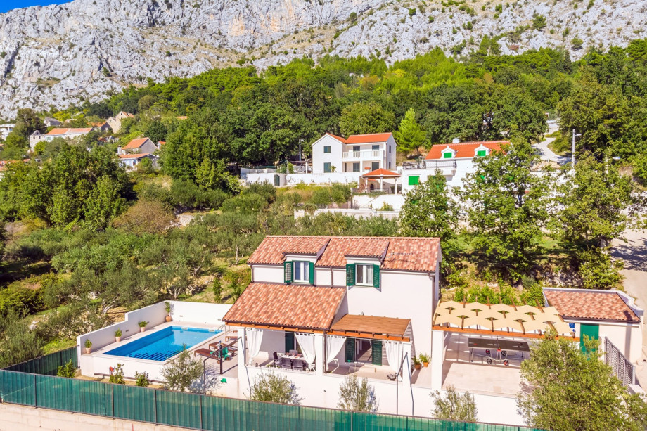 Two bedroom property with a private 28 sqm pool and sea view