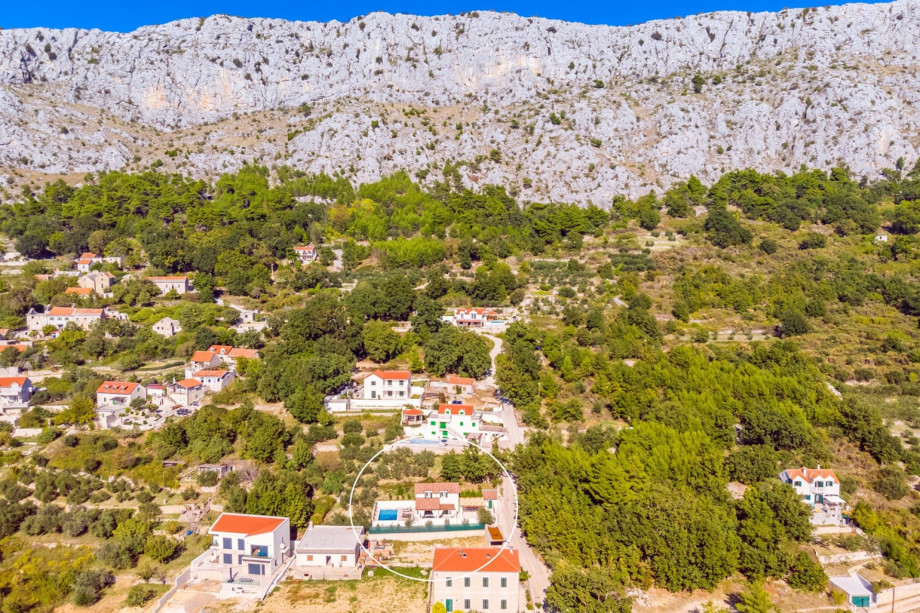 Villa Lemaro is located in Krilo Jesenice, an old part of the village