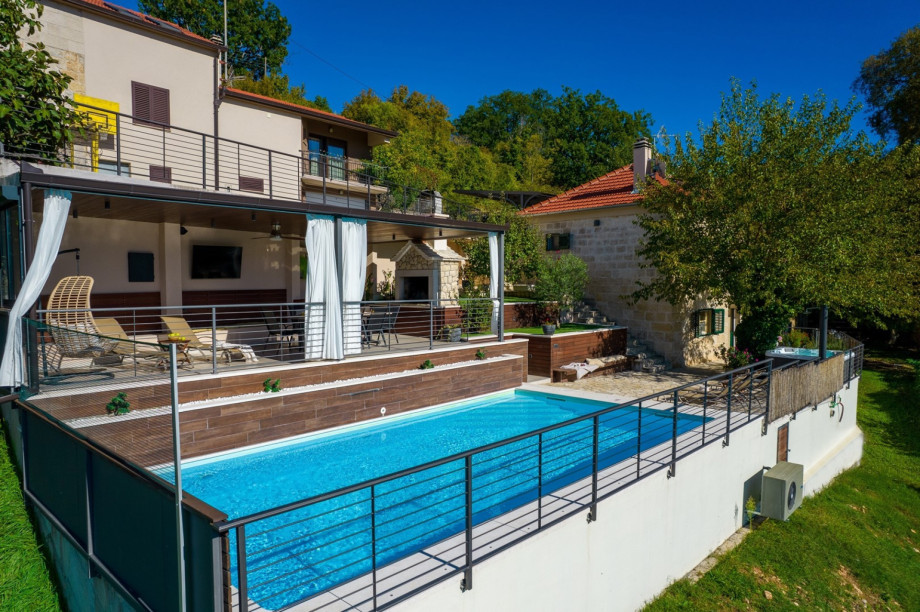 This villa is an ideal choice for those who like to enjoy some peace and quiet.