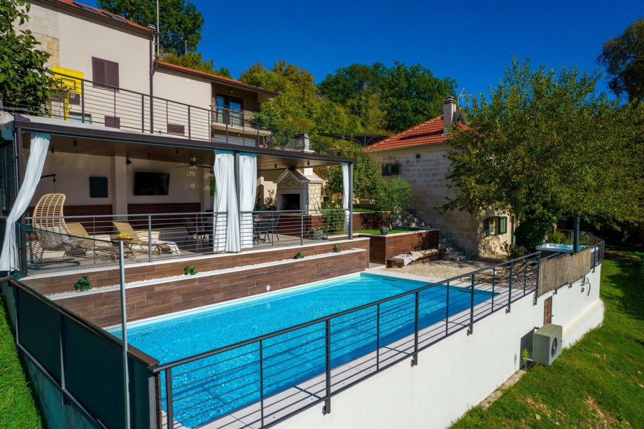 This villa is an ideal choice for those who like to enjoy some peace and quiet.