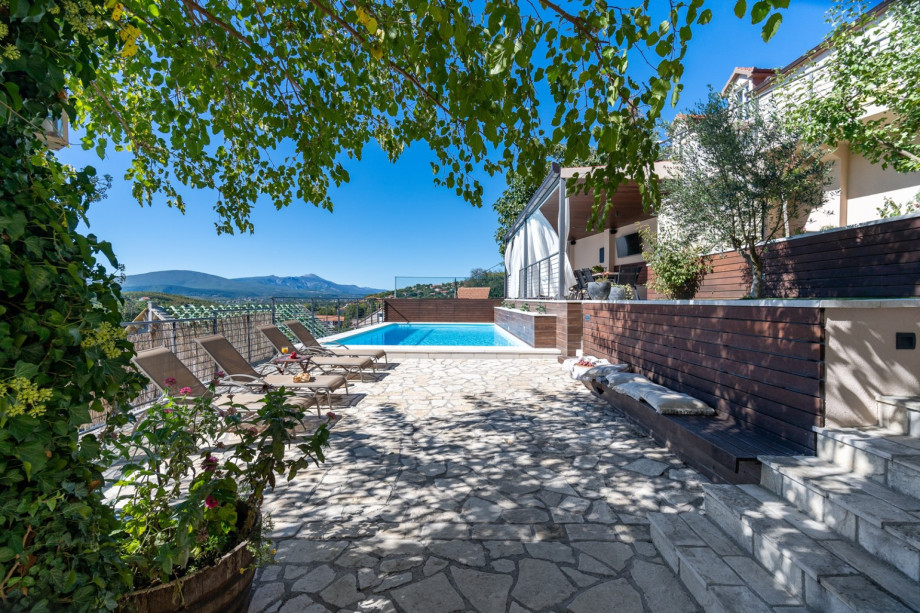 Surrounded by relaxing views of the green scenery