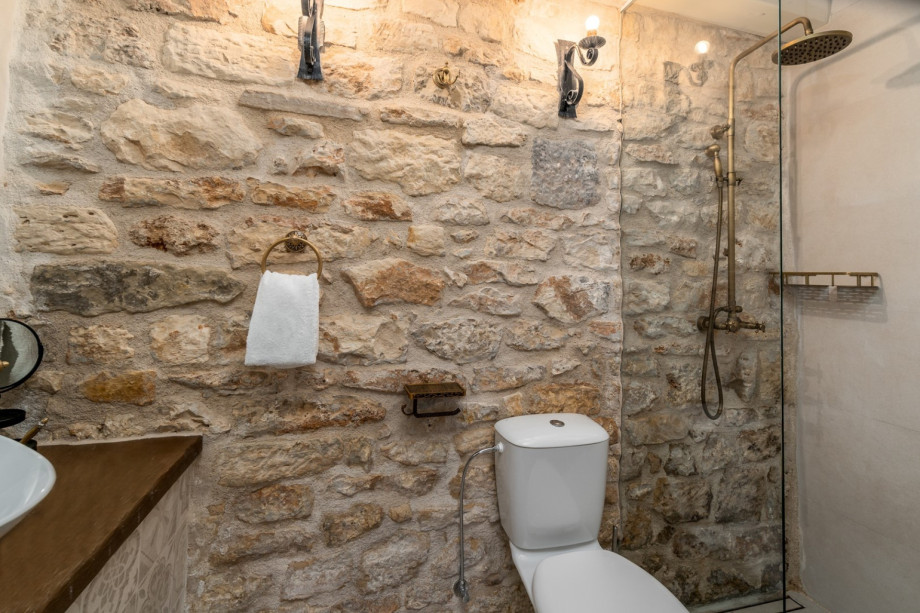 En-suite bathroom (bedroom No3) with a shower (3.5sqm)