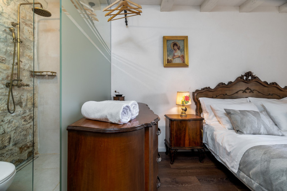 En-suite bathroom (bedroom No3) with a shower (3.5sqm)