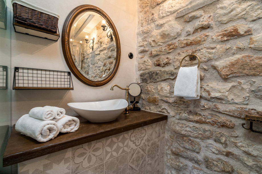 En-suite bathroom (bedroom No3) with a shower (3.5sqm)