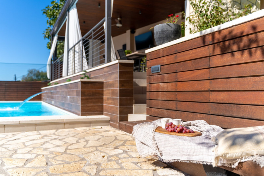 Villa Little Arya offers you absolute privacy to enjoy this unspoiled village atmosphere