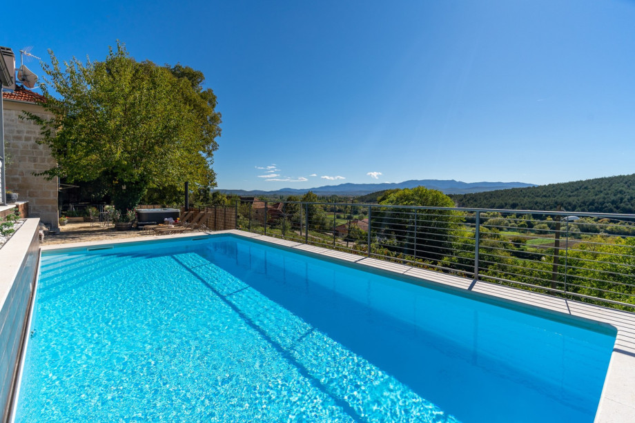 You will not miss ideas for indeed spectacular days in Villa Little Arya