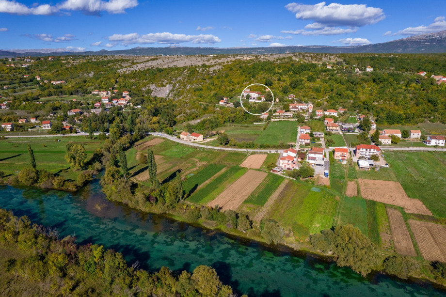 Enjoy the beauty of the countryside as well as magnificent views of the valley and Cetina river