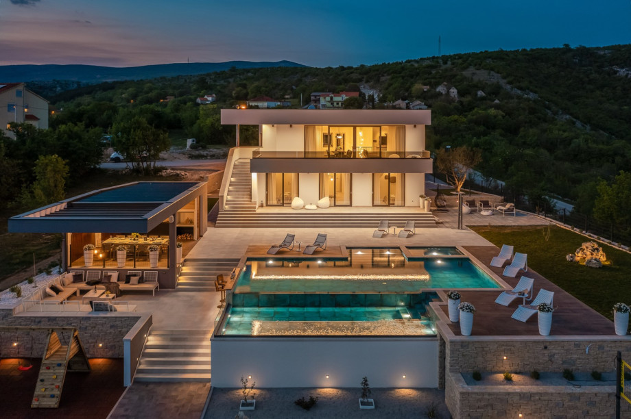 Luxury Villa Arya with 6-bedroom, 77sqm heated pool, hot-tub, sauna, gym, billiard, playgrounds