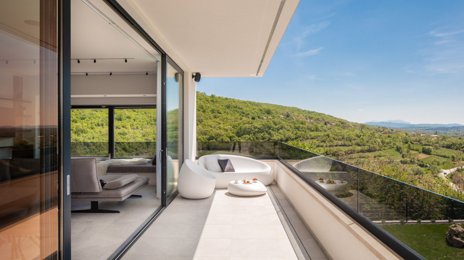 Covered balcony overviewing the valley and pool area