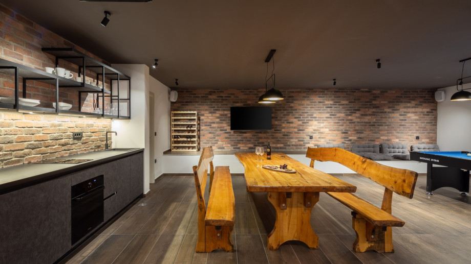 A fun zone with a fully equipped kitchen and dining area