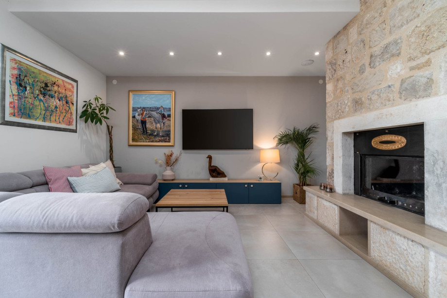 Living room with comfy sofa, flat screen TV, WiFi, where you can spend your best vacation ever.