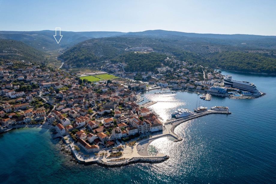 Marked position of the Villa Ani.