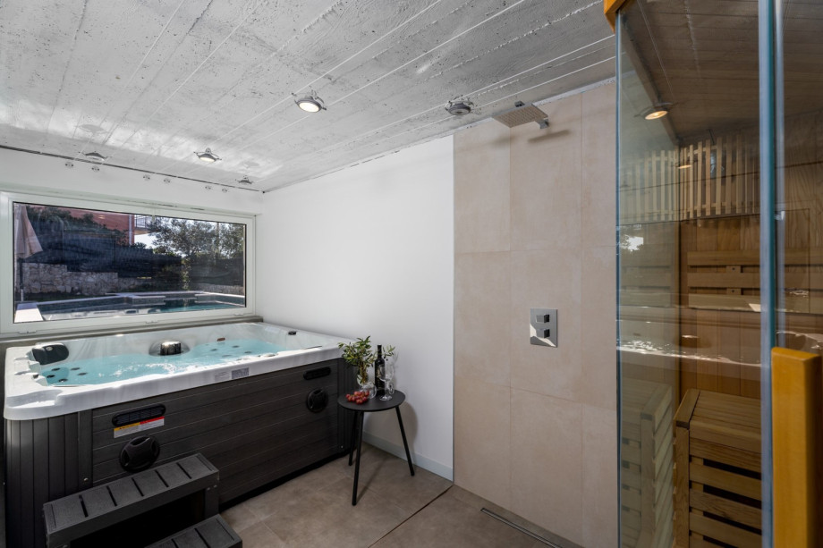 Comfortable Finnish sauna or a Hot-Tub with pool views that are 
located in a 16sqm room next to the anteroom.