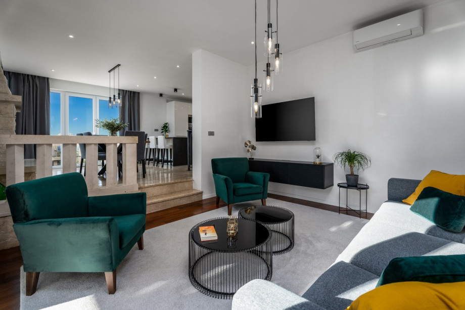 Living area and kitchen are very bright and very pleasant.