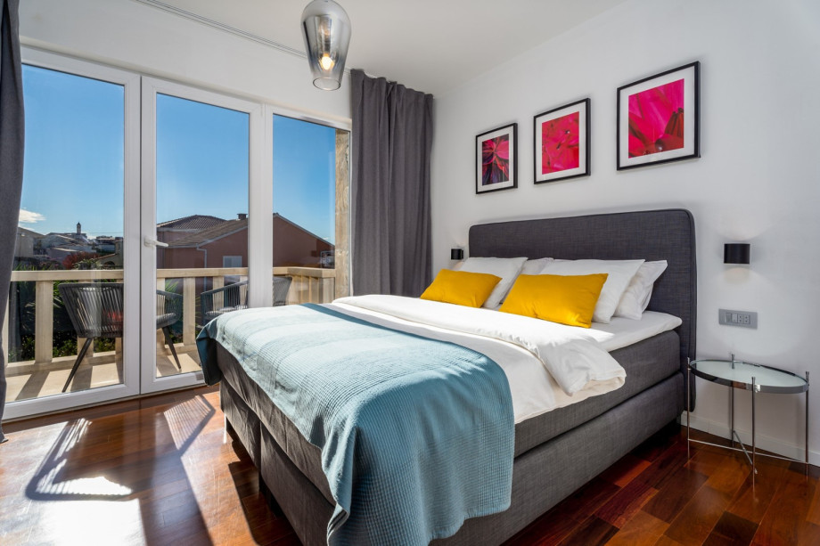 Bedroom No1 (13sqm) with a queen size bed 160cm x 200cm, air-conditioning, and TV.