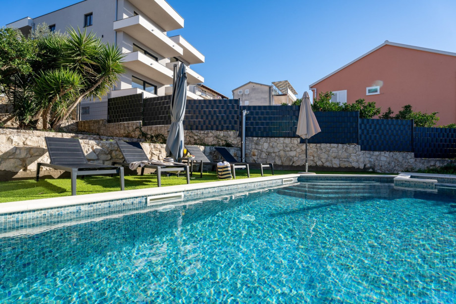 Villa Moreta is a very well organised and stylish property settled on a private and fully fenced 400smq property.