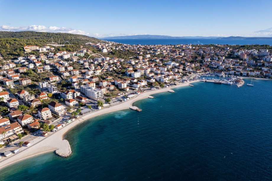 All needed in walking distance, a mini market, a beach, water sports, restaurants, bars, massage service and more.