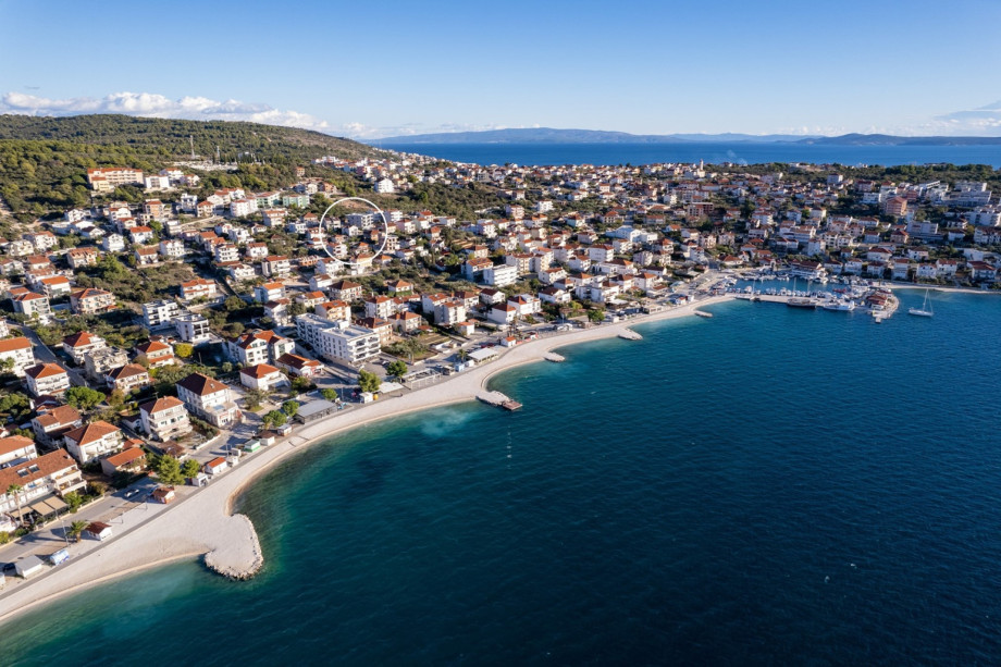 All needed in walking distance, a mini market, a beach, water sports, restaurants, bars, massage service and more.