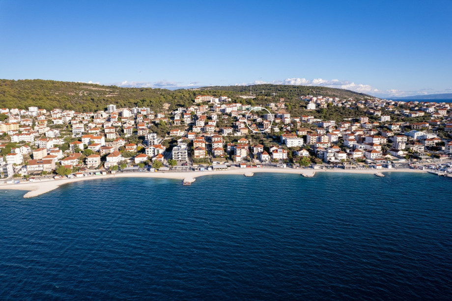 Okrug Gornji, a 2 km-long stretch of pebbles, lined with cafe bars, ice-cream parlors, restaurants, and more.