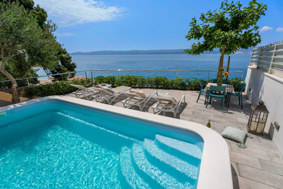 Villa Del Mar is located on the most beautiful beach in a small tourist place in Medići.