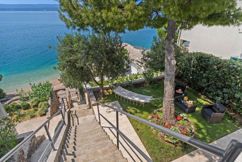 Villa Del Mar private outdoor staircases from parking to the beach