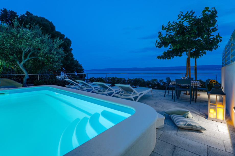 Heated swimming pool 5,2m x 3m with the no-Chlorine system.