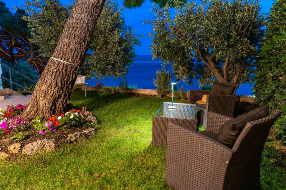 Enjoy evenings at the garden with carefully selected lights around