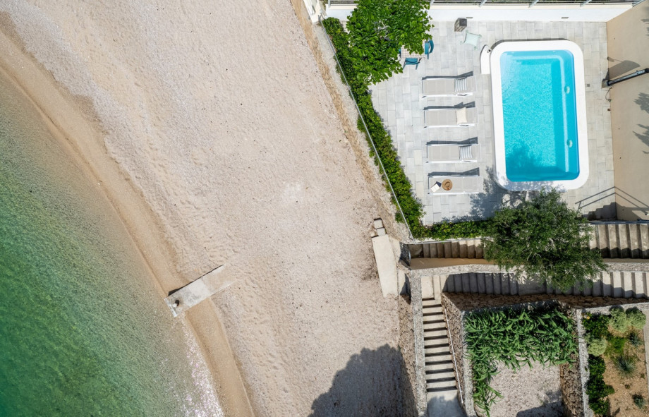 You can use e pillows and beach towels if you want to enjoy the crystal clear and warm Adriatic sea.