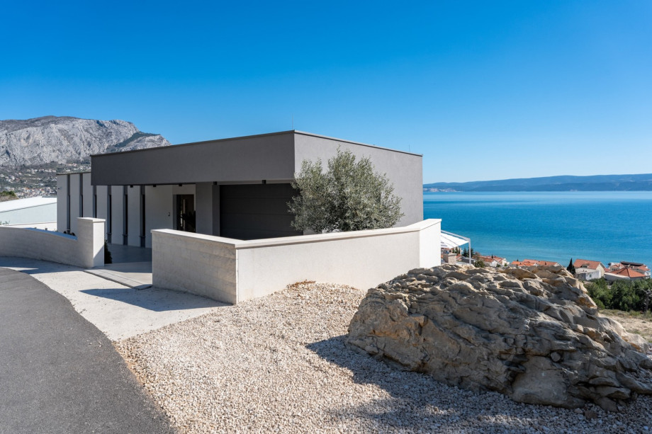 The private parking lot that can take more than 4 cars (one garage space), with video surveillance.