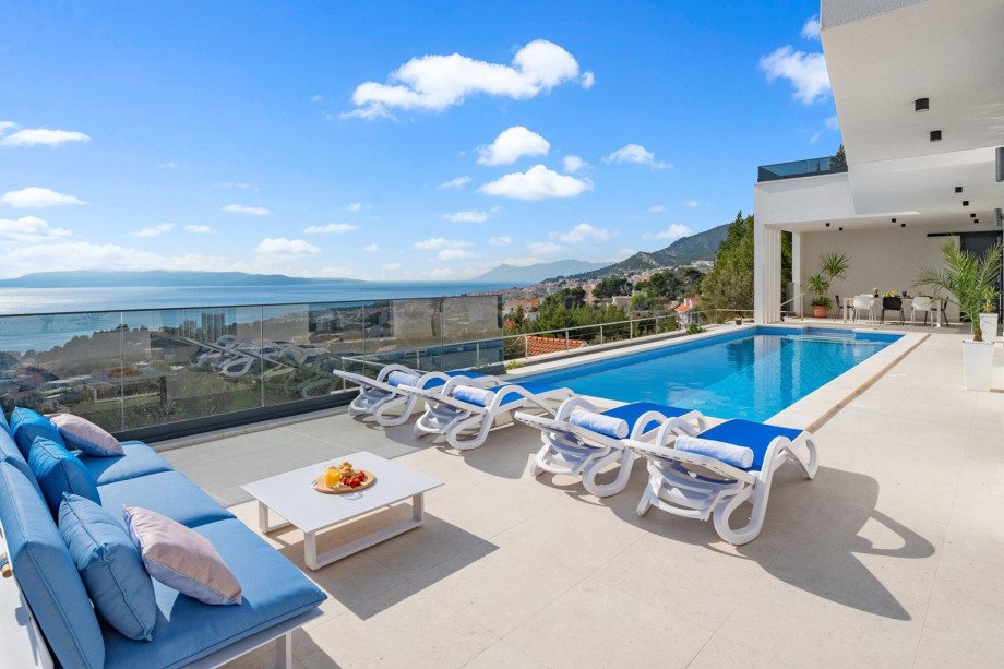 Villa Sagnia is perched above Makarska town on a fenced plot of 490 sqm.
