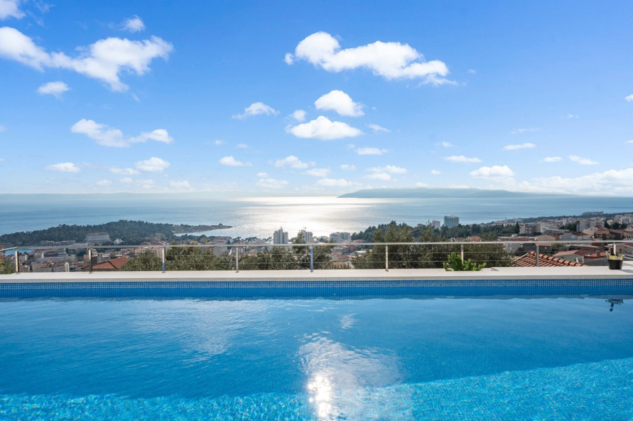 Breathtaking city and sea views from the villa
