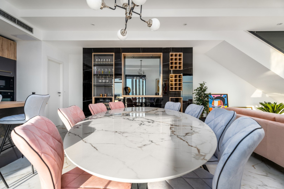 Dining area overviewing the sea and pool area.