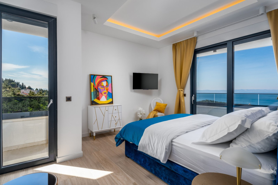 Bedroom No. 4 with a sea view,  A/C, and TV.