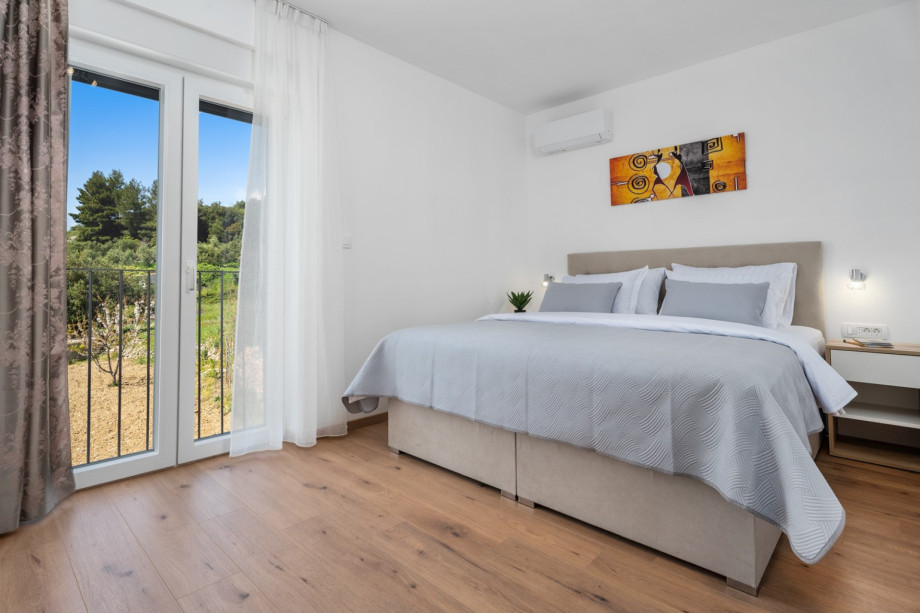 Bedroom NO3 (16,77 sqm) with a king-size bed 180cm x 200cm,