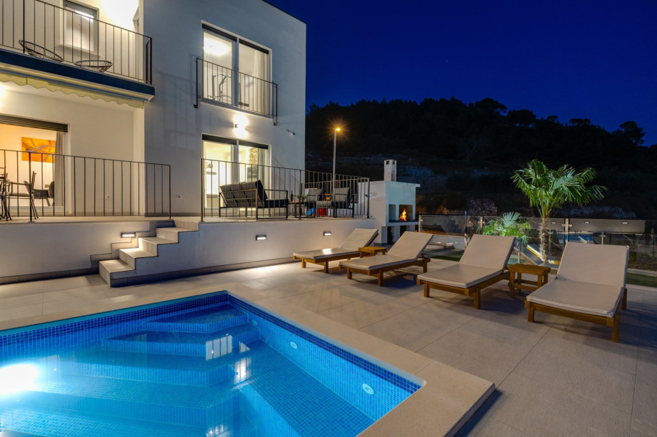 The comfortable sun deck area around the heated pool with very comfortable sun-deck chairs