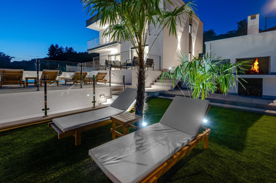 Villa Nonna Tonina surrounded by typical Mediterranean plants like pine and olive trees