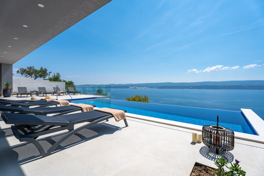 Villa Admira Maria with an infinity heated pool with hydro massage and sea views