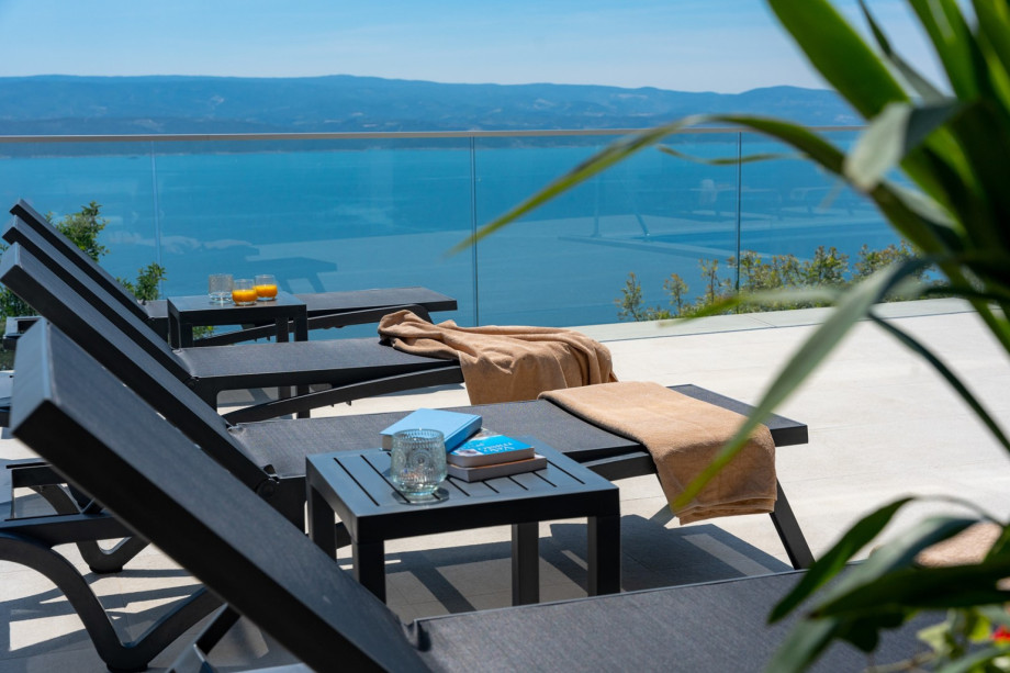 The outdoor is located at the lower ground floor level